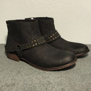 Roxy Weaver Double-Gore Black Ankle Booties